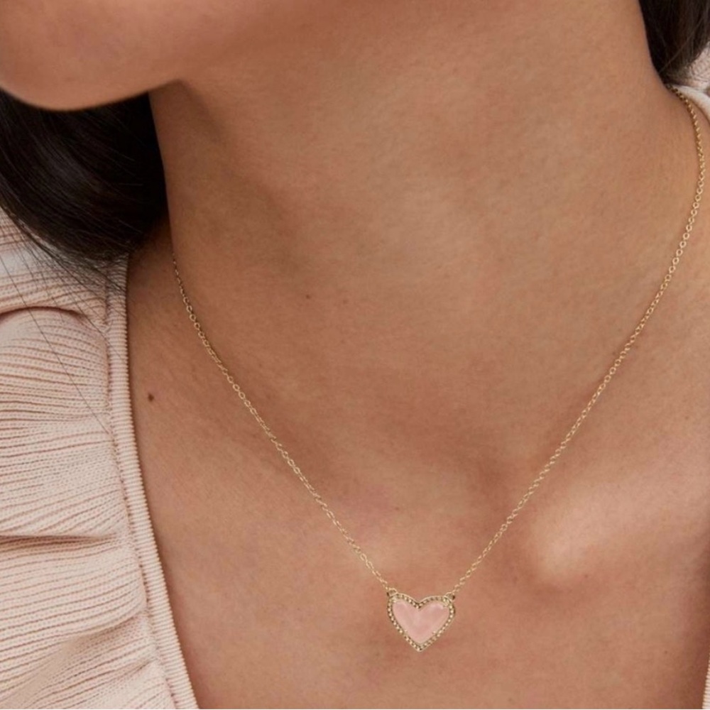 NWT Kendra Scott Ari Heart Gold Pendant Necklace in Rose‎ Quartz - Picture 7 of 9